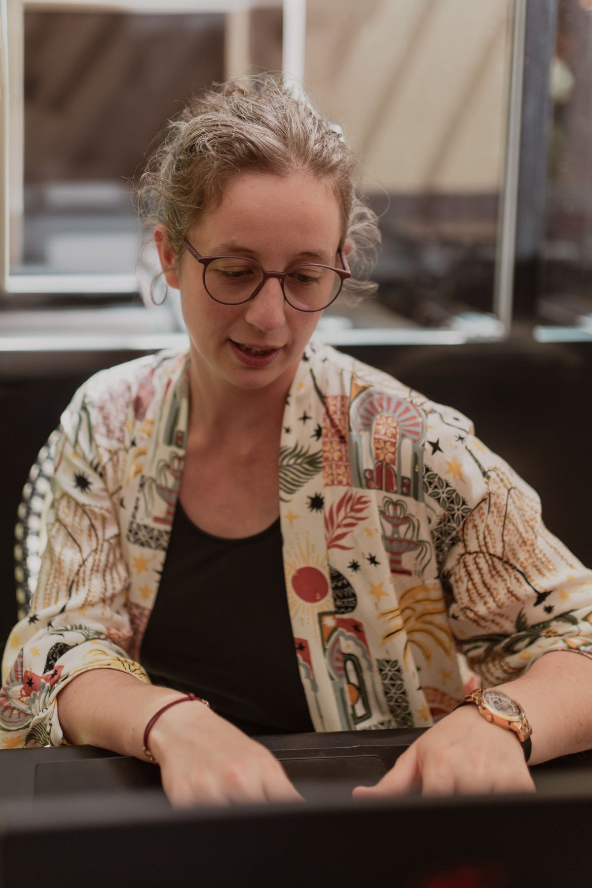 Photo de Jennifer Baudin qui échange sur la stratégie d'un·e entrepreneur·e